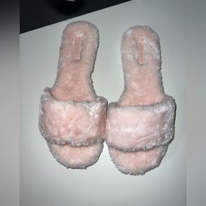 Pink fuzzy house slippers size 7 women’s
